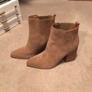 oshay pointed toe bootie